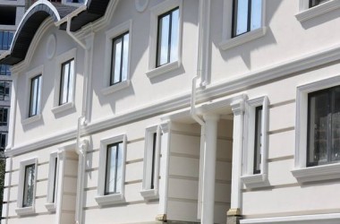 Фасад здания в духе Средиземноморья