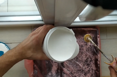 Чем и как лучше покрасить откосы на окнах в помещениях с повышенной влажностью. + Видео