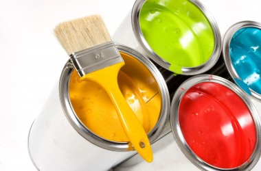 Чем отличается фасадная краска от интерьерной?