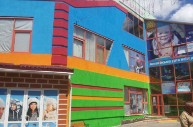 Яркое оформление фасадов материалами Element