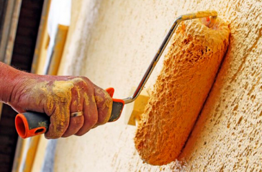 Нанесение фасадной штукатурки