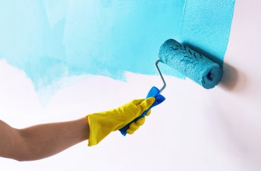 Как покрасить обои своими руками