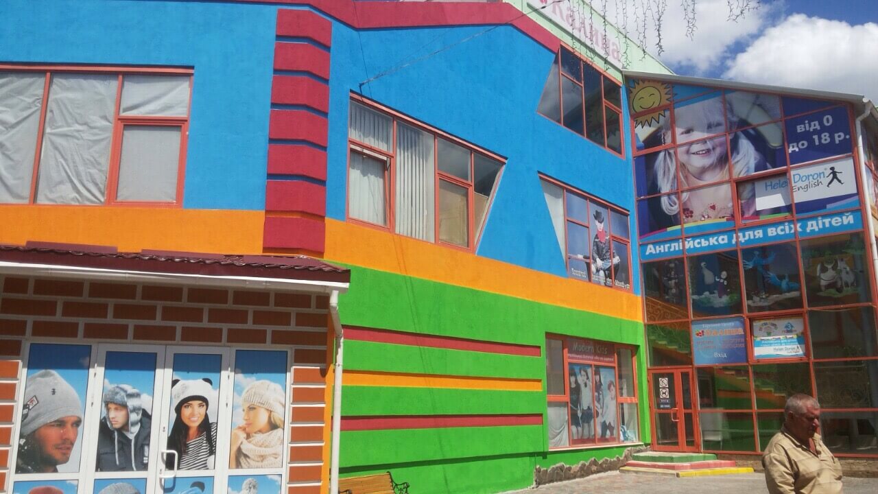 Яркое оформление фасадов материалами Element