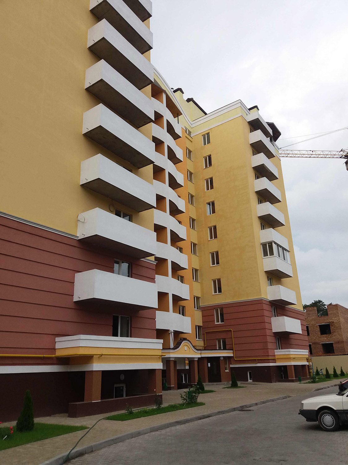 Осенний сезон фасадов Element – яркие новостройки в г. Буча